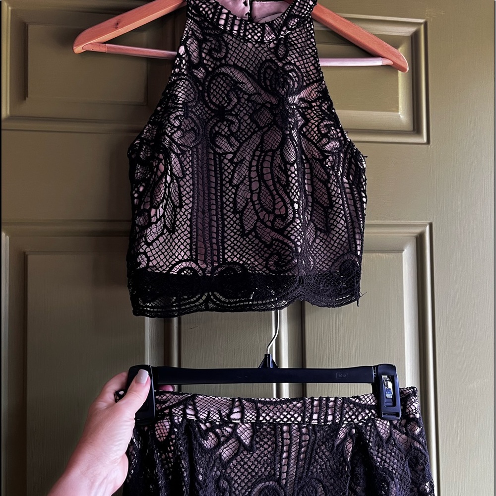 Size XS cropped top with XS matching skirt by Francesca’s, black - Picture 8 of 15
